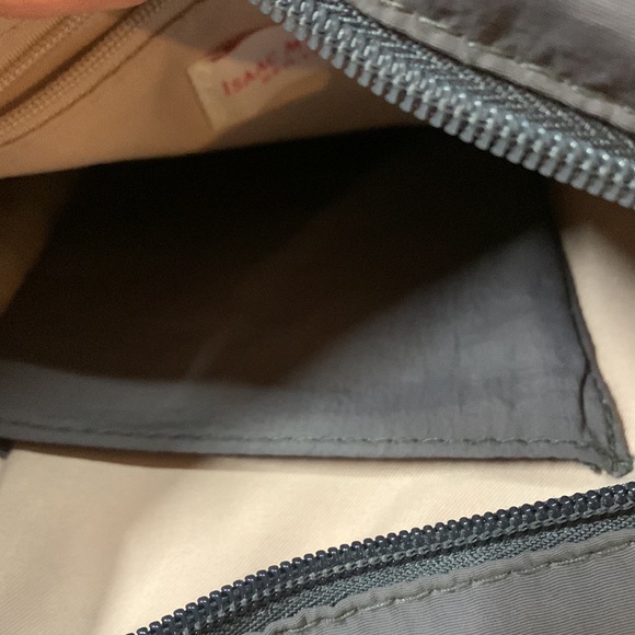 Isaac Mizrahi cross body bag. Perfect size great condition. Blue 🍪 - Picture 3 of 7
